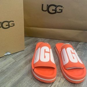 Ugg flip flops